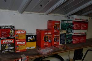 lot 303 image: Automotive Oil Filters