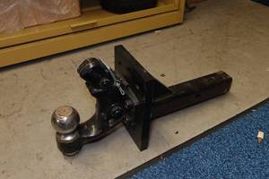 lot 310 image: Heavy Duty Automotive Hitch