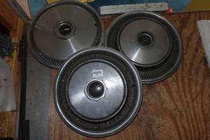 lot 441 image: Lincoln Hub Caps