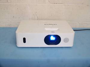 lot 17 image: Hitachi CP-WU5505 WUXGA 5000-Lumen HD Home Theater LCD Projector  Projection System