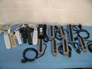 lot 105 image: (14) Power Strips