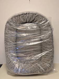 lot 124 image: KIRKLAND SIGNATURE FUR OVERSIZED DOG BED