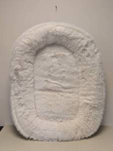 lot 126 image: KIRKLAND SIGNATURE FUR OVERSIZED PET BED