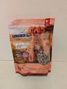 lot 96 image: NEW NUTRIUS BITES FREEZE DRIED SALMON