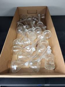 lot 6L image: Collection of Laboratory Glassware Volumetric Flasks and Bottles 100ml