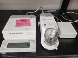 lot 15L image: Mettler Toledo MT5 Analytical Balance with Power Supply and Accessories