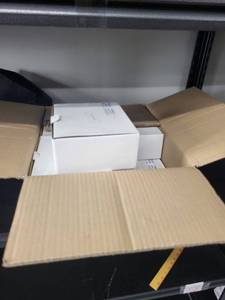 lot 29L image: Honeywell HL81-1 Lamp Holders Box of 600