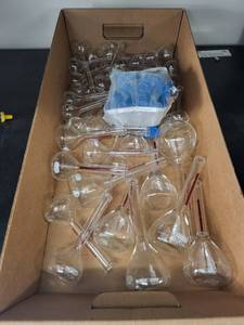 lot 35L image: Collection of Pyrex Volumetric Flasks Assorted Sizes Laboratory Glassware