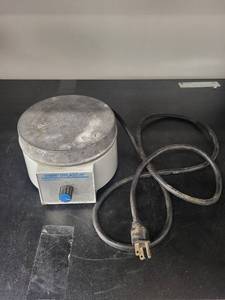 lot 66L image: VWR Dylastir Magnetic Stirrer Model 58935-250