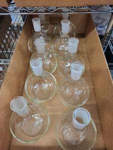 lot 114L image: Set of 9 Kimax 500ml 2440 Round Bottom Lab Flasks