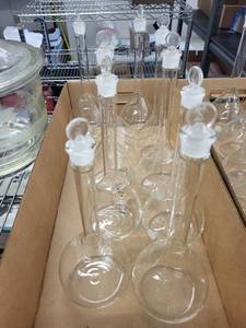 lot 119L image: Set of 7 Kimax 500ml Glass Volumetric Flasks with Stoppers