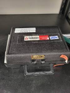 lot 132L image: Troemner Class 1 2kg Calibration Weight with Case and Gloves