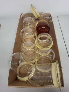 lot 143L image: Lot of 10 Glass Beakers with Rubber Gaskets