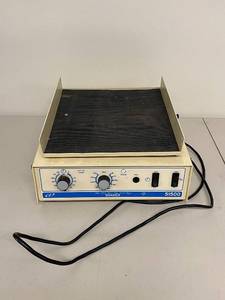 lot 163L image: Cole Parmer 51500 Lab Shaker Mixer Orbital Linear 120 Min Timer