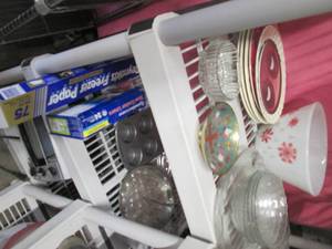 lot 382 image: Vintage plates, servingware and bak...