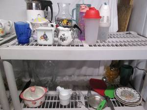 lot 387 image: Fine China, vintage Corningware bev...