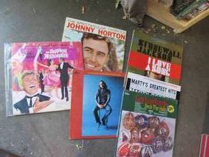 lot 395 image: Vintage vinyl Record albums and por...