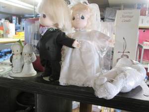 lot 405 image: Precious Moments wedding decor and ...