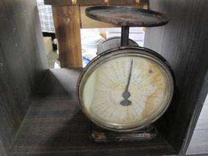 lot 406 image: Vintage metal cooking scale...