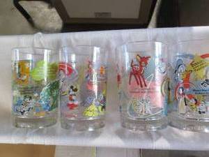 lot 409 image: Vintage collectible glassware...