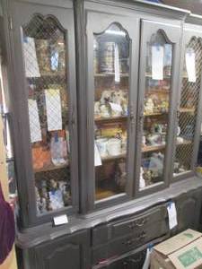 lot 421 image: Large vintage China Hutch approx 61...