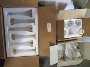 lot 423 image: Bulk quality of decorative glasswar...