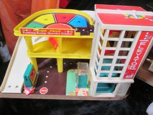 lot 432 image: Vintage Fisher Price Parking Ramp S...