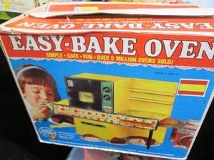 lot 436 image: Vintage Easy-Bake oven in original ...