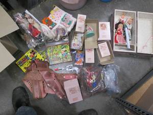 lot 439 image: Vintage dolls and figurines of asso...