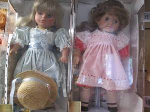 lot 454 image: Lissi fashion two doll set box in t...