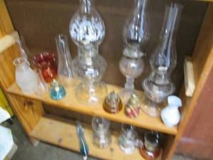 lot 458 image: Assortment of vintage oil lamps and...