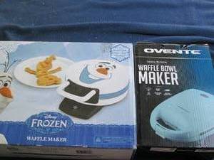 lot 21 image: Disneys Frozen waffle maker pkus O...