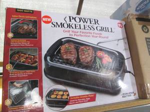 lot 22 image: Power smokeless grill in original b...