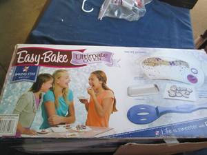 lot 29 image: Easy-Bake Ultimate Oven in original...