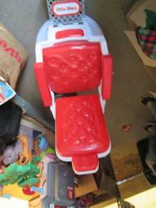 lot 39 image: Little Tikes Barbershop Beauty chai...