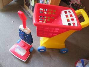 lot 40 image: Little Tikes Childrens shopping ca...