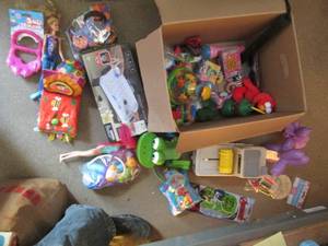 lot 41 image: Box of assorted kids toys and activ...
