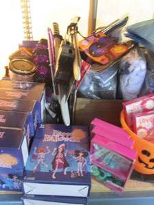 lot 47 image: Huge Halloween lot including costum...