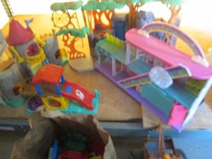 lot 62 image: Lot of sit-on-floor to play toys...