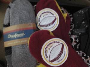lot 67 image: Tote of assorted size adult clothin...