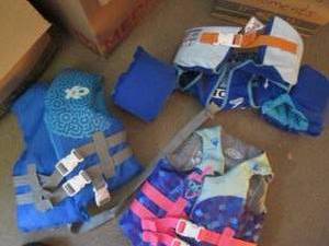 lot 68 image: Child size life jackets and swimmin...