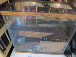lot 71 image: 20 gallon glass fish aquarium with...