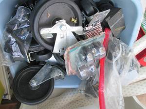 lot 85 image: Box of assorted size caster wheels ...