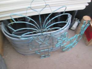 lot 113 image: Pair of heavy abstract metal indoor...