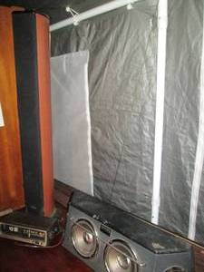lot 122 image: Dan Wave Tower speaker, Roafmadyer ...