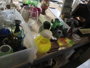 lot 137 image: Vintage frames, wall plaques and ot...