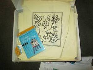 lot 143 image: Big supply of Ojibwe shoulder totes...