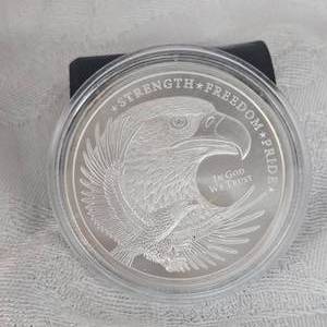 lot 2 image: 2oz-.999 Silver Golden State Mint Coin