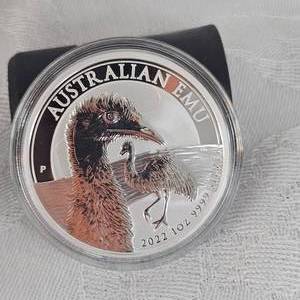 lot 9 image: 2022 1oz Emu Silver Round