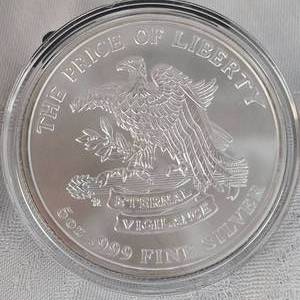 lot 27 image: 5oz-.999 Silver Dont Tread on MeLiberty Round